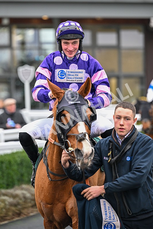 281225-Race 1-Couldbeaweapon-0022 - Race 1