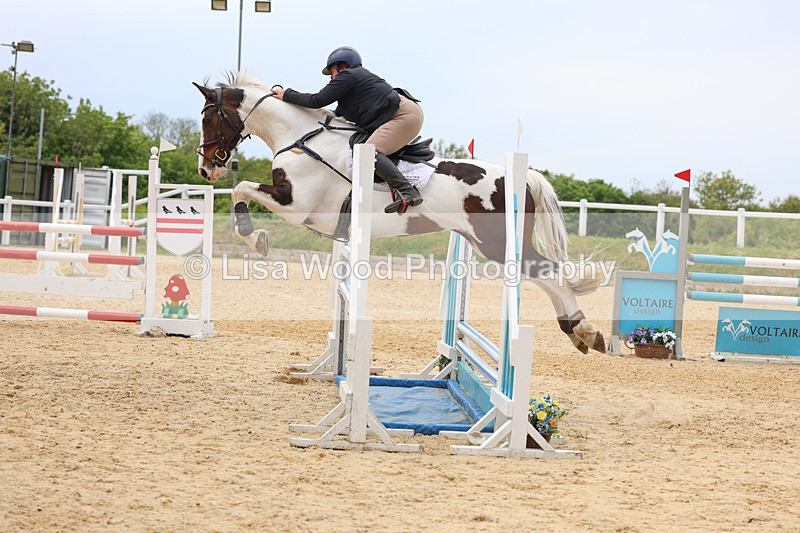 3E7A9379 - Class 8: Senior Newcomers/1.10m open