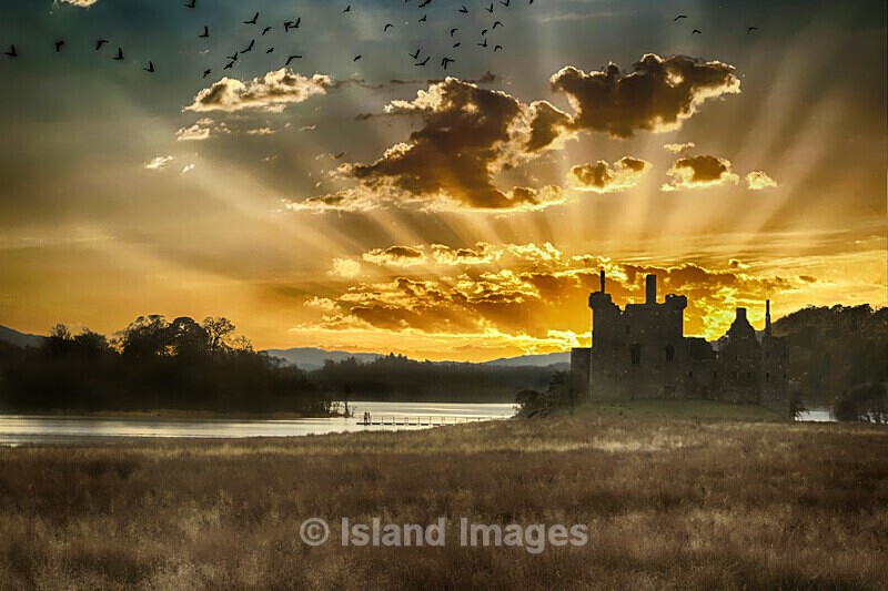 A stunning array of sunrays behind Kilchurn Castle - Kilchurn Castle