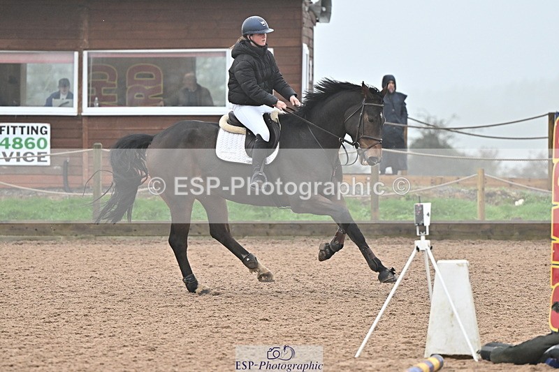 241103A-103300-06672 - SUN Cls 18 British Novice and 90cm Open