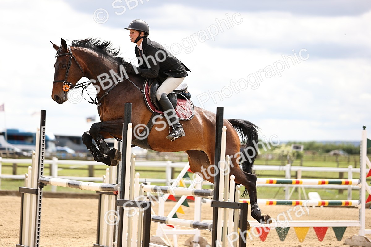 SBM_003208 - Class 11 - Senior Newcomers - 1.10m