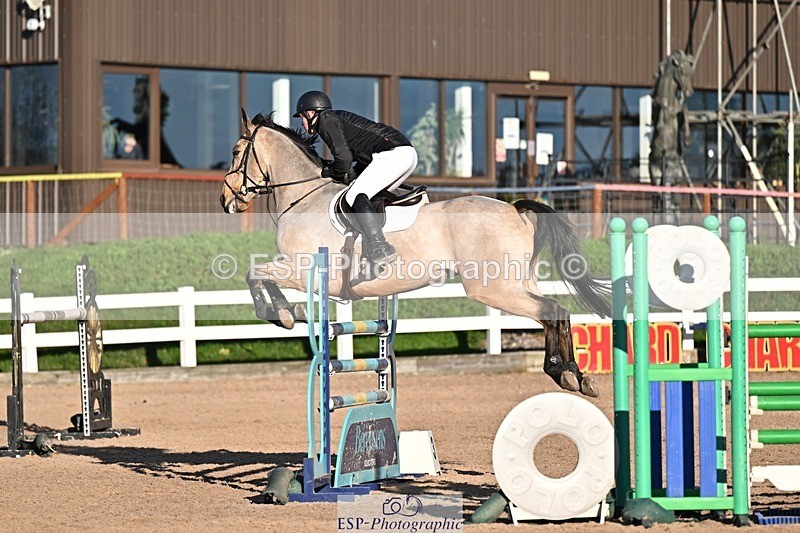 251119-142412-00546 - Cls 5 Foxhunter and 1.20m Open