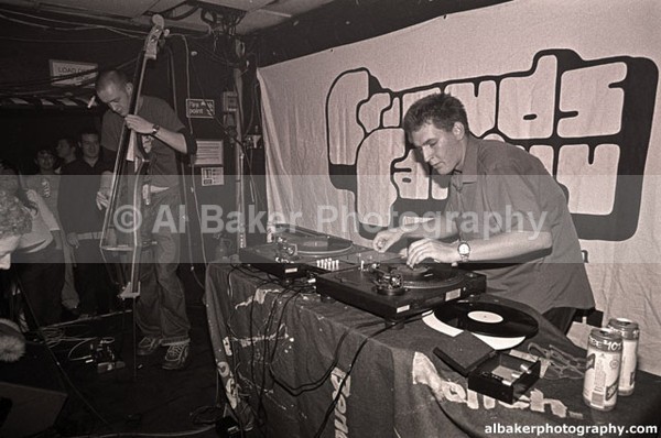 06 fingathing - Friends & Family @ the-roadhouse 18.11.00