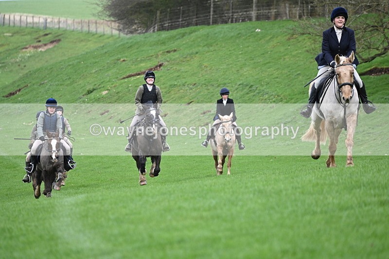 WJ6_9317 - Line Three