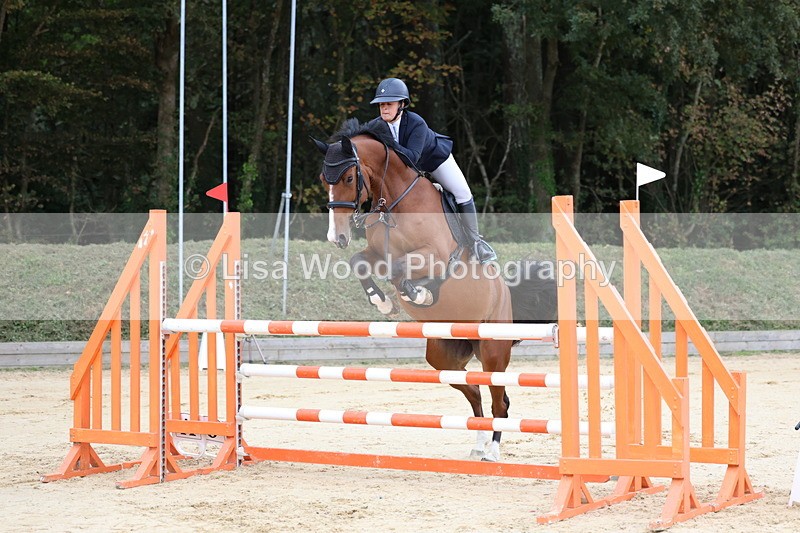 3E7A3040 - Class 8: Senior Newcomers/1.10m open
