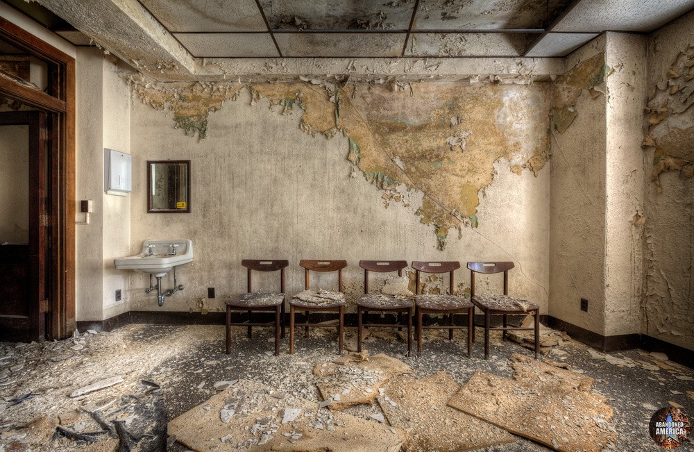 Abandoned doctor's office - Matthew Christopher's Abandoned America