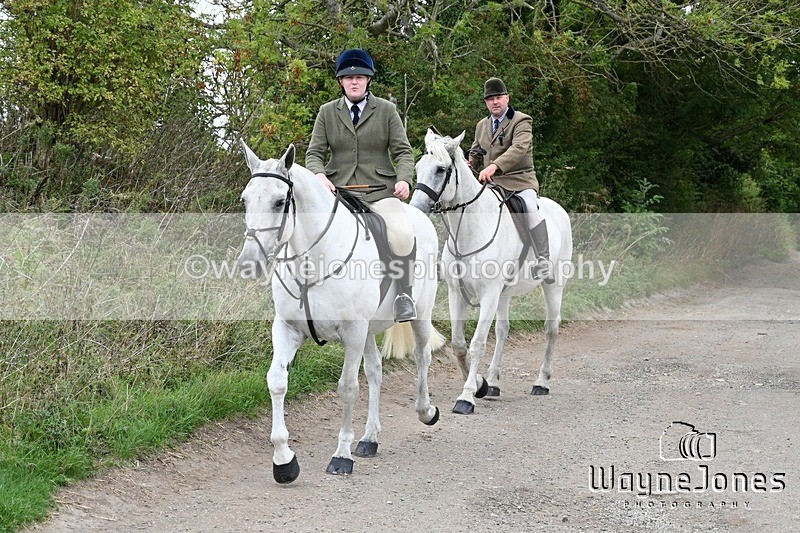 WJ7_0815 - Berks & Bucks Hound Exercise Blewbury 13-09-26
