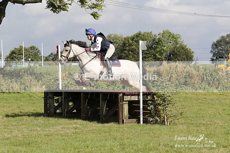  WWHT 171021 3010 - Intermediate (0.90m)  17/10/21