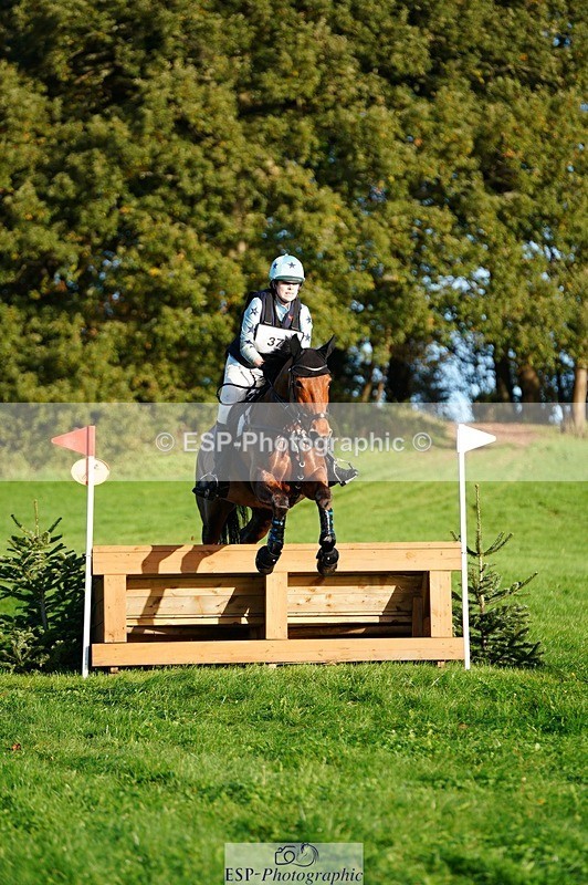 241026-093650-11186 - 376-Rachael.Hardman-WHIPPLETREE.HAILEYS.COMET