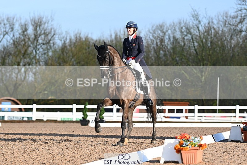 240218A-090710-05004 - 162-Holly.Kerslake-Totil.Platinum