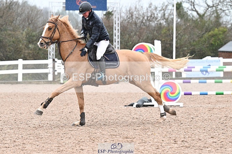 251205-123310-00495 - Cls 7 Snr Newcomers and 1.10m