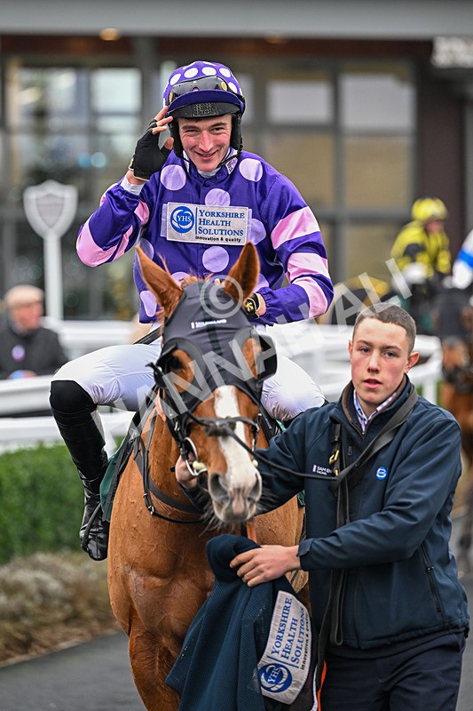 281225-Race 1-Couldbeaweapon-0018 - Race 1