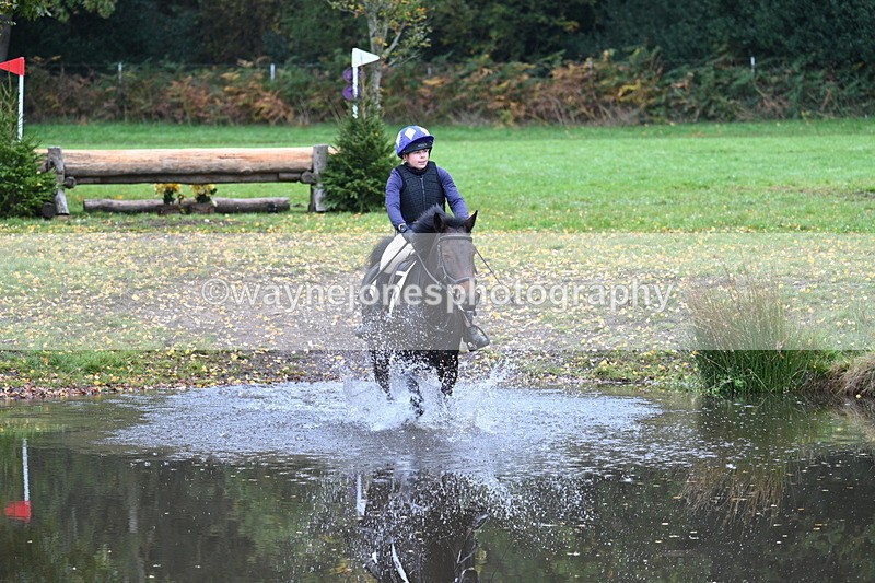 WJ7_3003 - Time 10:47 to 11:11 at the water