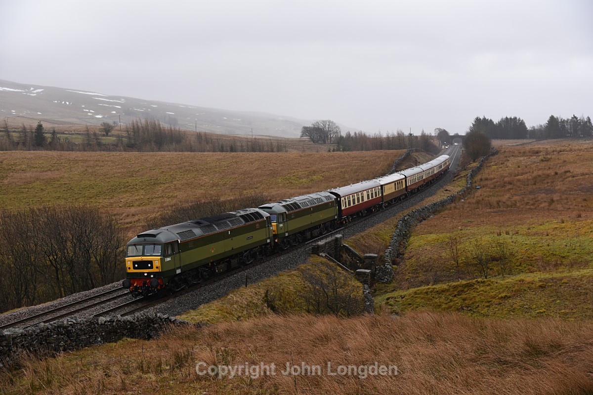 JL - 23.3.18 D1944 (47501) & D1835 (47805) Crewe - Kingussie, Ais Gill - Ais Gill (road bridge northbound)
