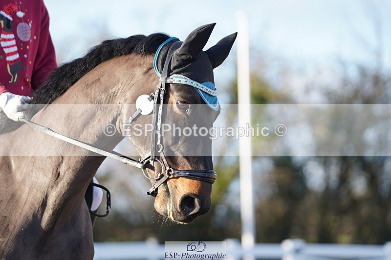 241214-150114-02076 - 132-Alys.Matravers-VORVASHILL.VERTIGO