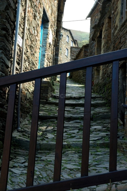 Stone passage - Piódão