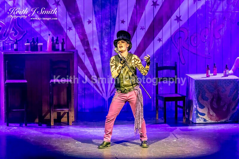 7KJS0041 - Ambition show team