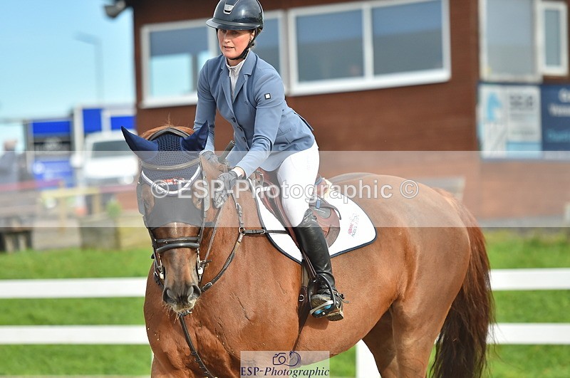 231111A-124300-01938 - Cls 12 Newcomers & 1.10m Open