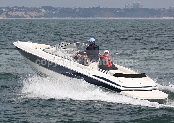 090419 MAXUM IMG_3625 - Motorboats - Open