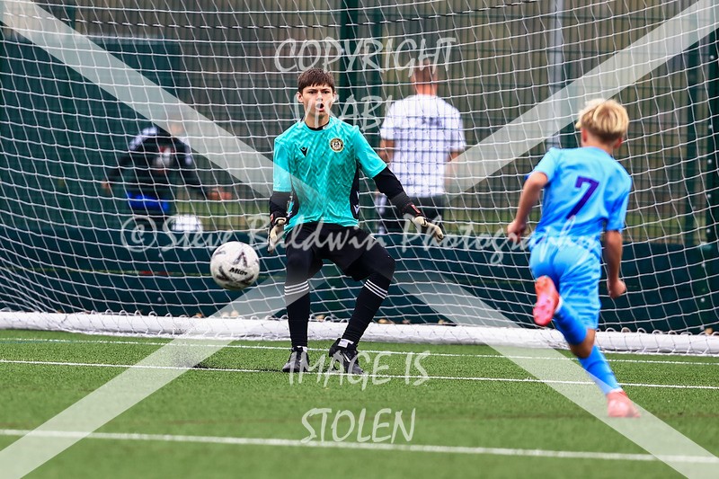 1DX30879 - 2025-10-12 FC Abbey Meads U15 Blue V Hungerford Town Juniors U15 Black