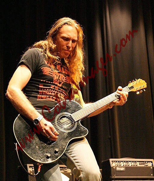 058_RT5B8068 - Walter Trout