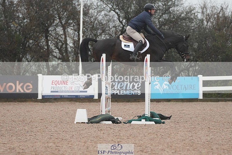 251207-122942-02062 - Cls 20 Snr Newcomers and 1.10m