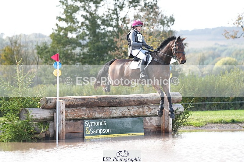 251024A-131529-11024 - B-158-Hannah.Hobhouse