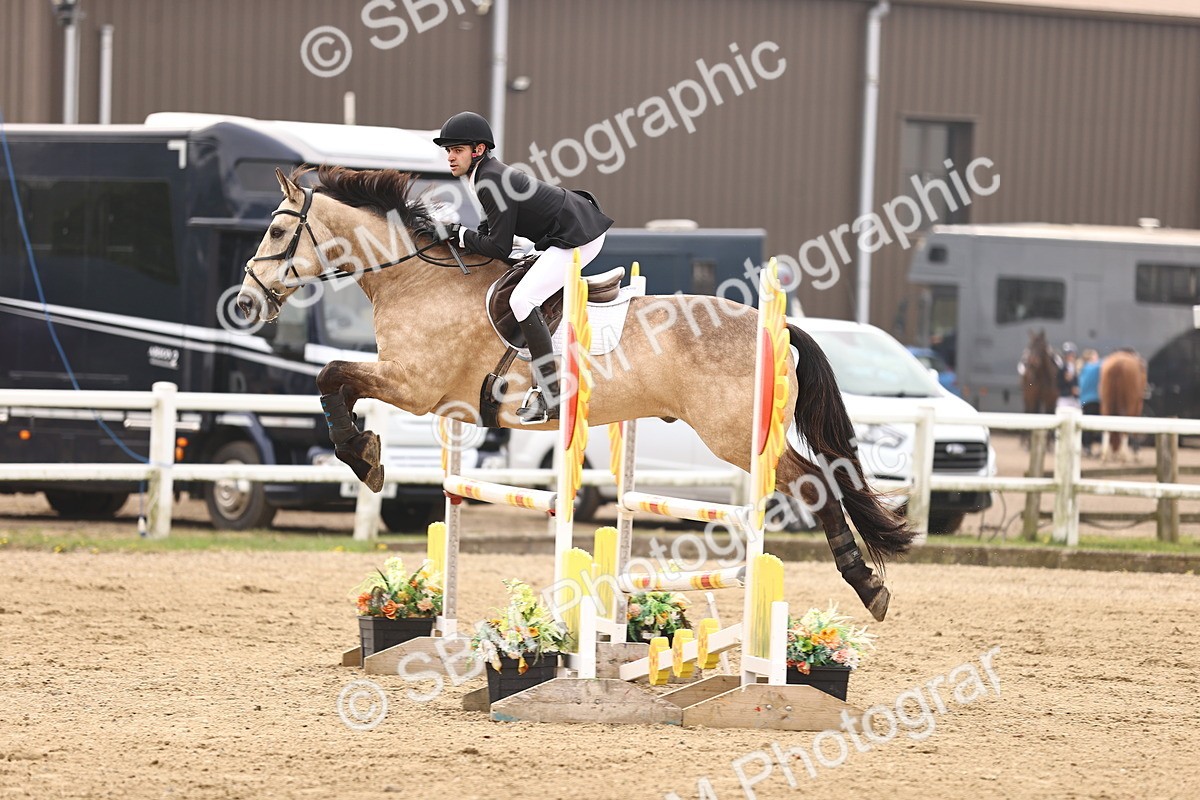  - Class 15 - Senior British novice - 90cm