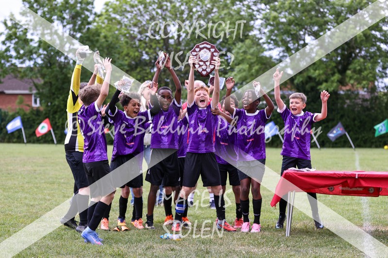1DX31576 - Brook Field V Goddard Park
