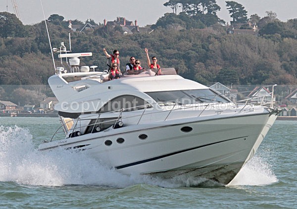 111001 GEORGIES GIRL FAIRLINE PHANTOM 43 IMG_1320 - Flybridge Cruisers