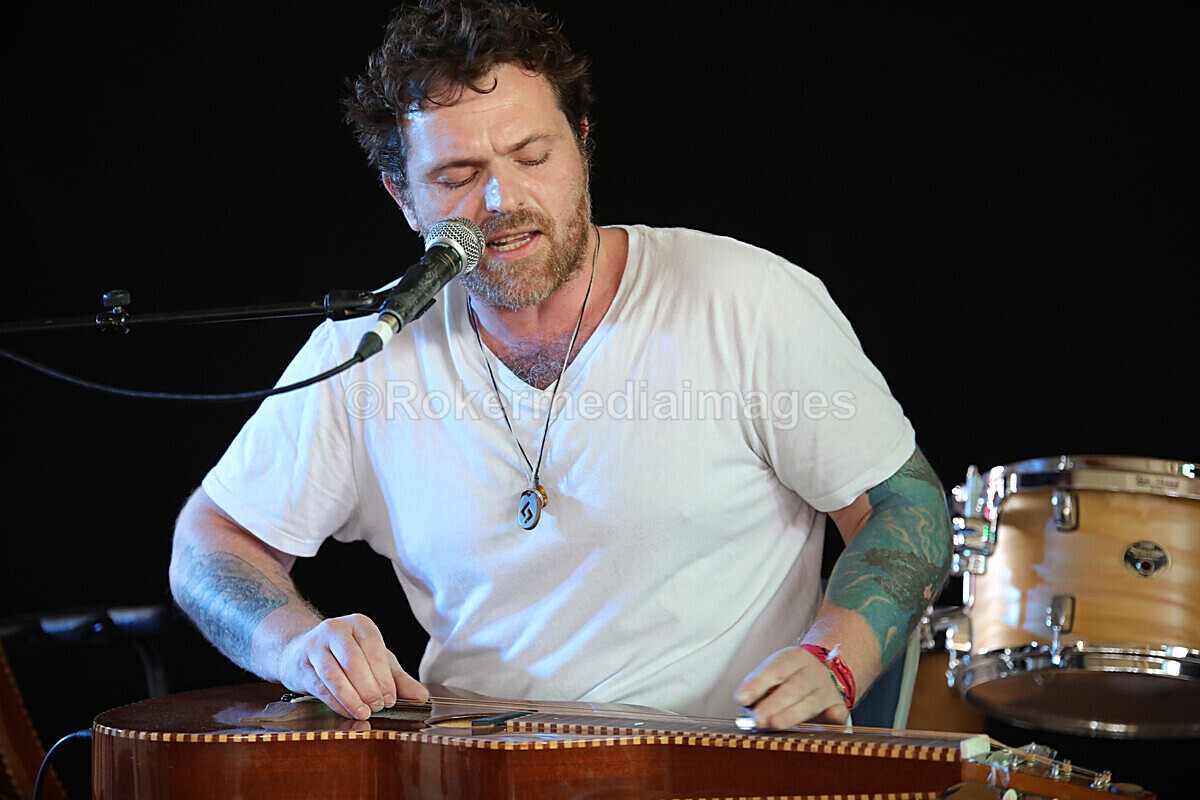 FOLK N BLUES-209 - FOLK and BLUES SEPT 2022