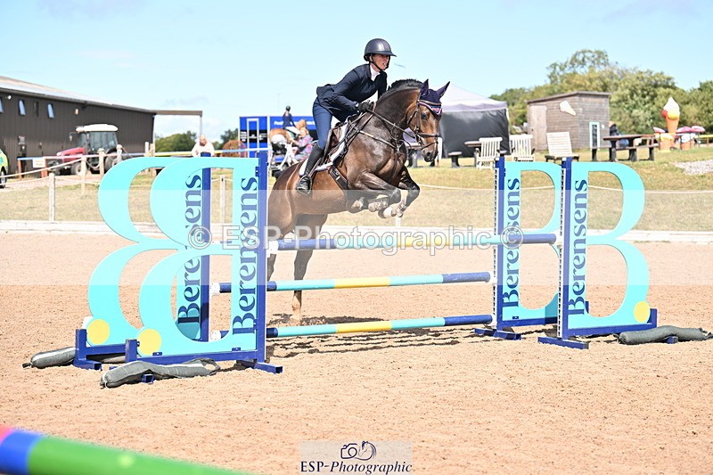 250827B-130402-00469 - Cls 4 Snr Newcomers 1.10m