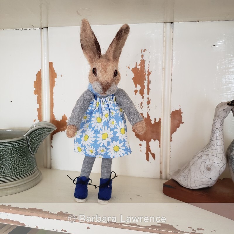 Mini hare in daisy dress. (Photo 1) - Gallery