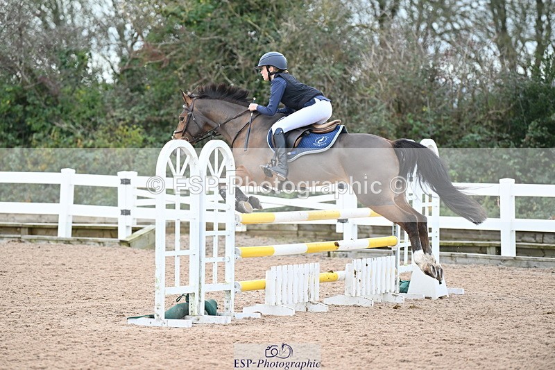 231119A-115727-05547 - Sun Cls 5 Newcomers & 1m Open