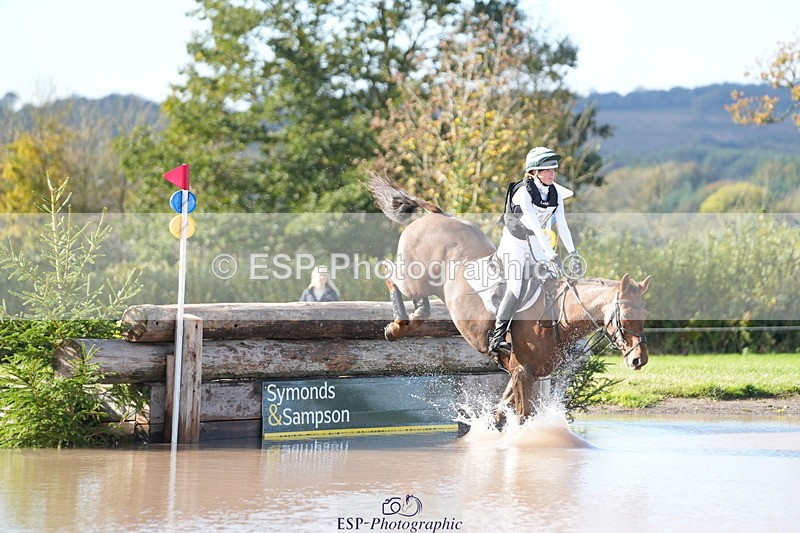 251024A-121535-08680 - B-124-Sophie.Lamb