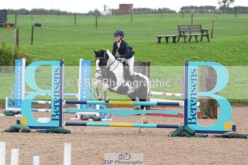 250920-160927-01564 - Cls 22 Pony Intro 90cm Derby