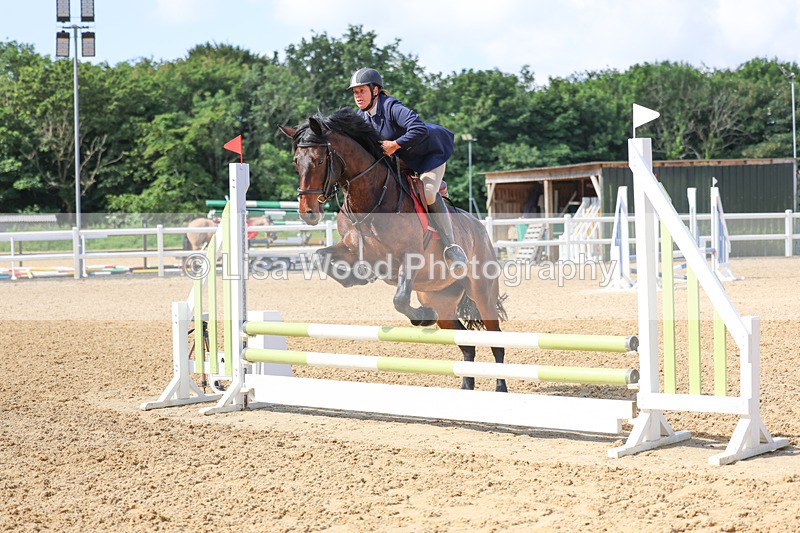 3E7A2653 - Class 2: 70cm Juniors and Seniors