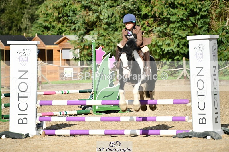 251004A-152140-01793 - Classes 8 & 9 70cm