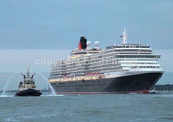 120605 QUEEN VICTORIA IN SOUTHAMPTON IMG_7383 - THREE QUEENS MEET IN SOUTHAMPTON 5th June 2012