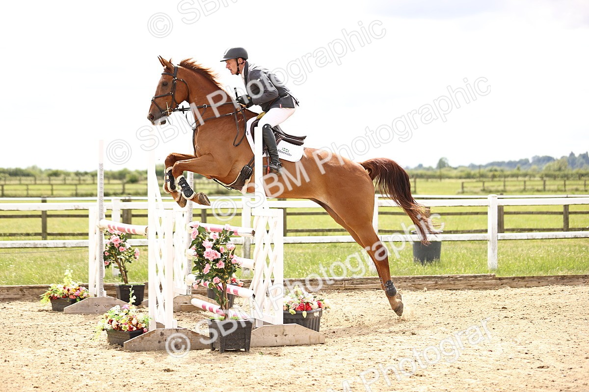 SBM_007866_Class 19 - Senior Newcomers - 110m - Anthony