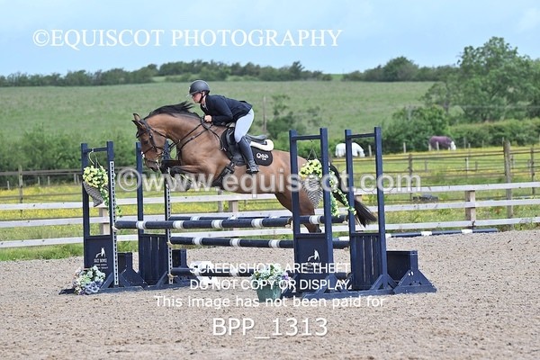 BPP_1313 - CLASS 10 SAT Senior BritiNovice/ 90cm Open
