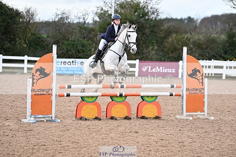 241117X-145034-05077 - Cls 19-20-21 Children on horses