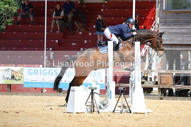 3E7A9637 - Class 8: Senior 80cm