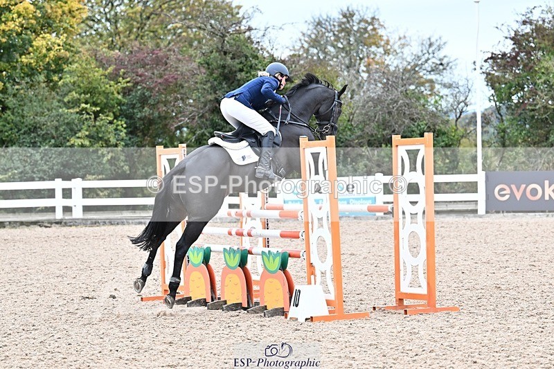 251015-130659-00491 - Cls 4 Newcomers and 1.10m Open