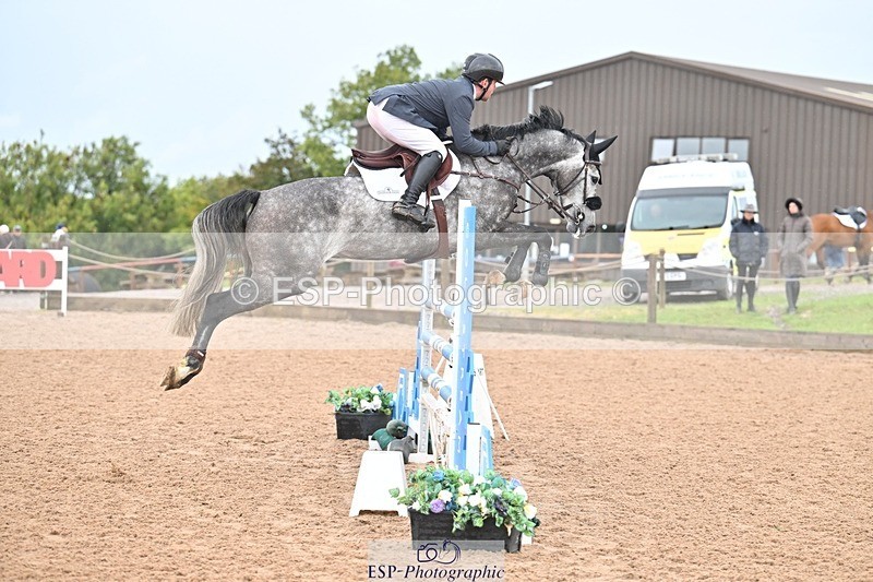 251003-133713-01168 - Cls 3 Foxhunter and 1.20m