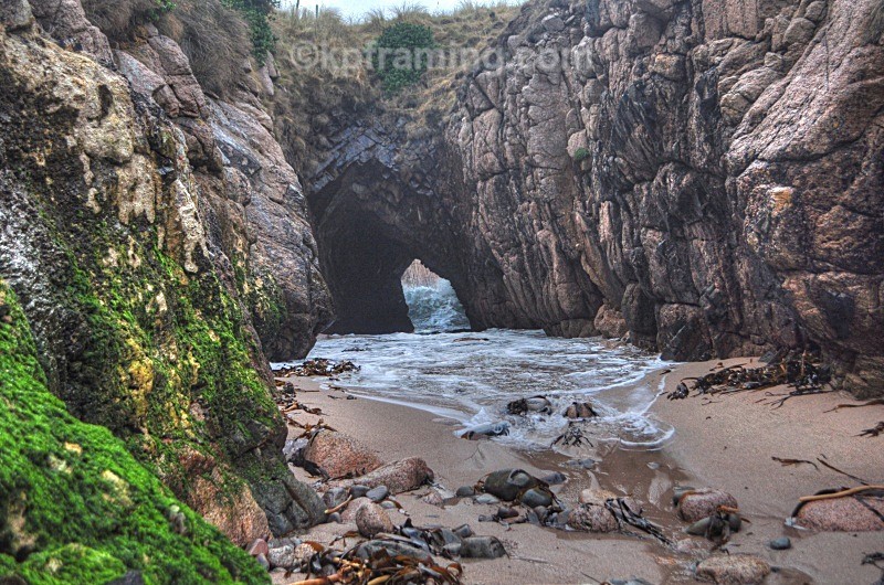 cave with the white water comming - pictures of cruit island golf course caves beaches and owey&Arranmore Island)
