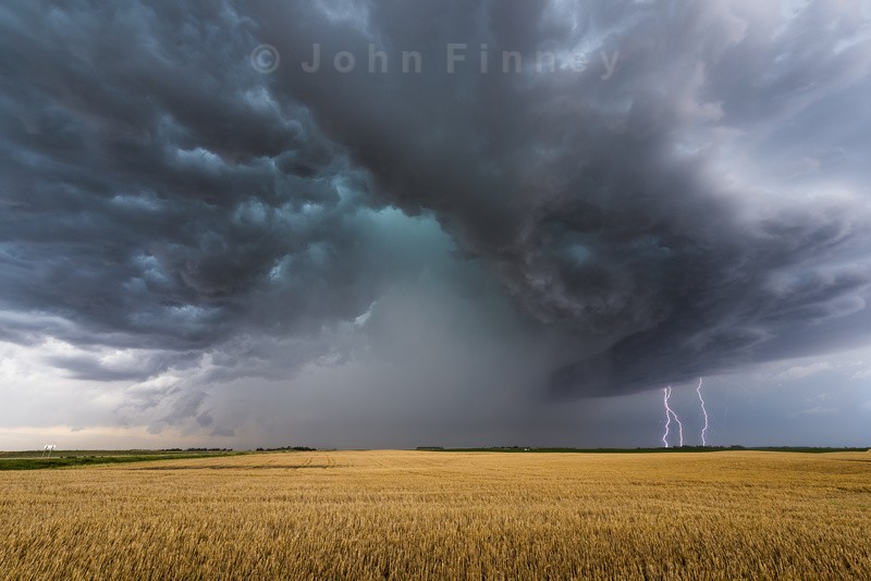 Cyclops and the triple strikes. - Weather photography