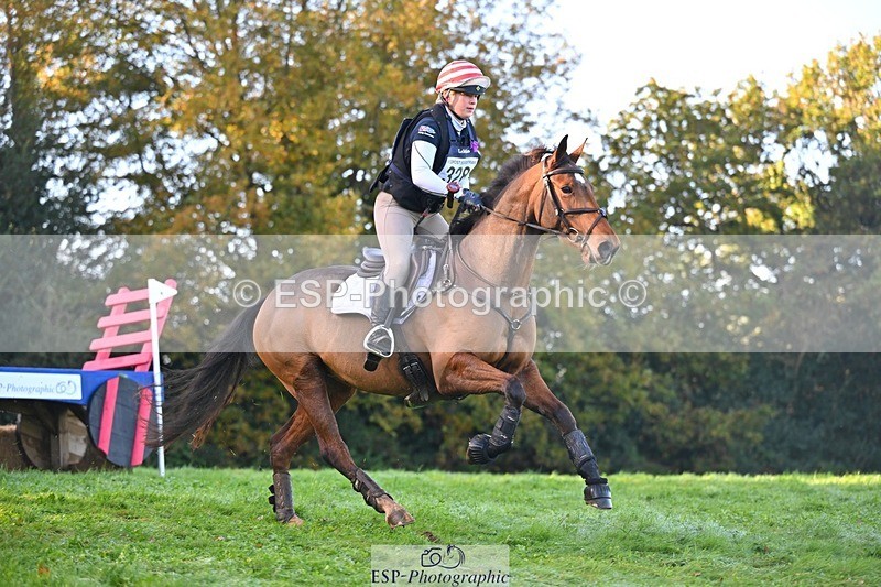 241026-102836-11179 - 328-Zara.Head-FOURFIELDS.LOVEHEART