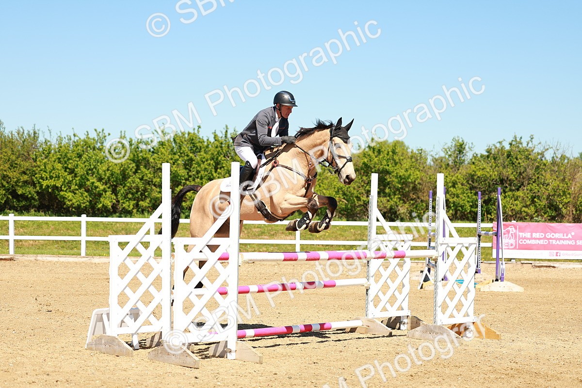 SBM_001203_Class 4 - Senior Newcomers - 110m - Customer Cart - Anthony