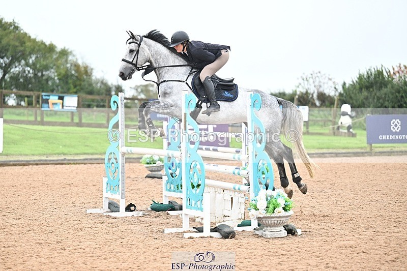 251003-112350-00430 - Cls 2 Newcomers and 1.10m